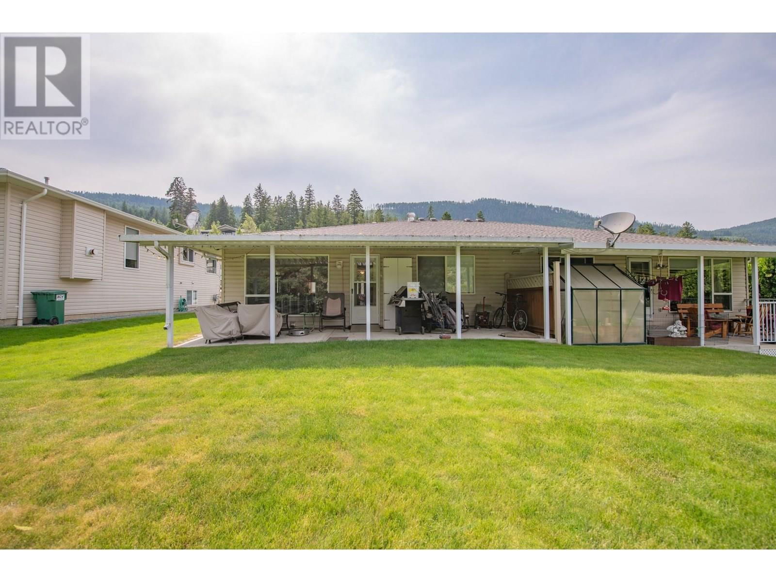 57 - 2675 PINE AVENUE Image 31