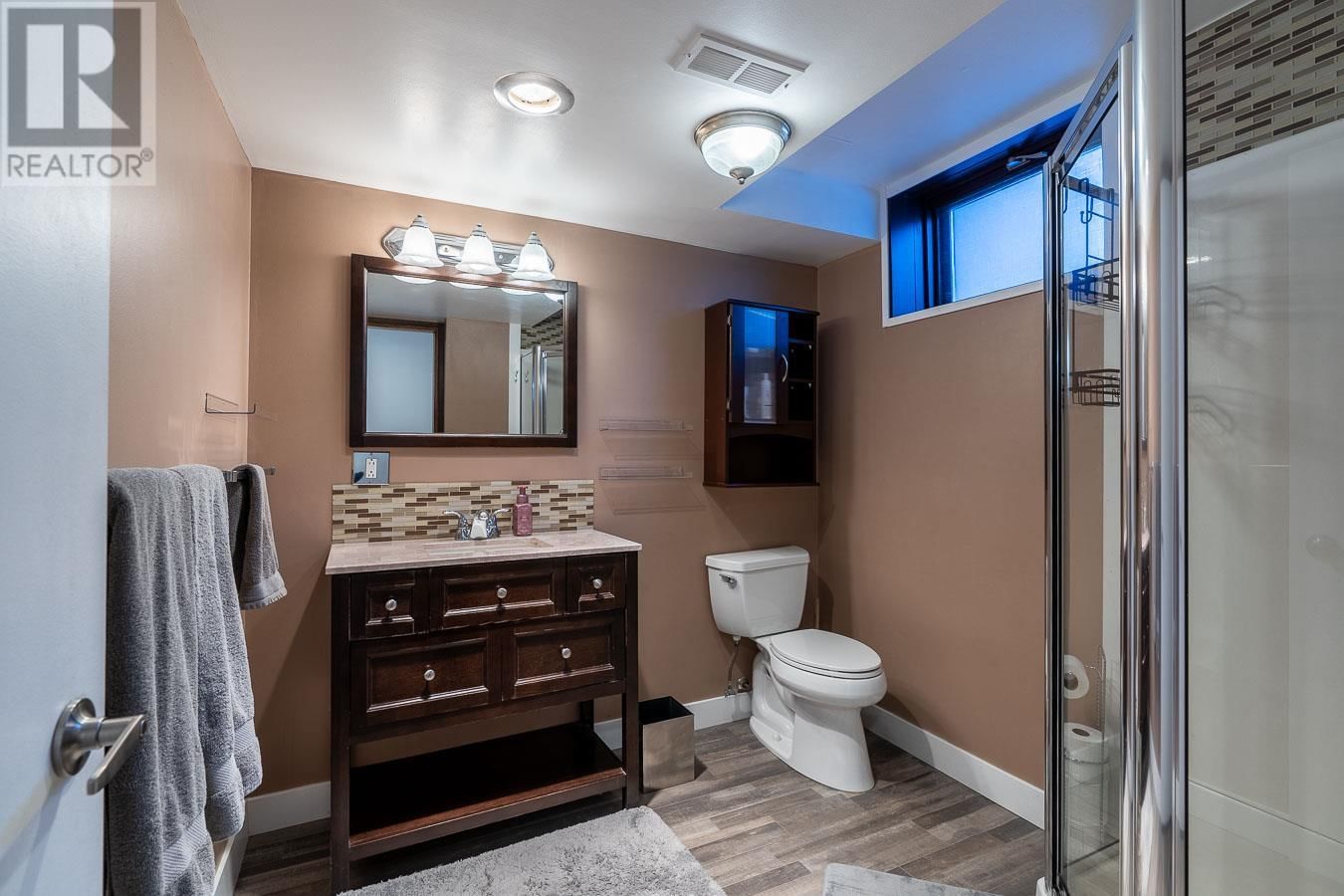 396 GLENEAGLES DRIVE Image 32