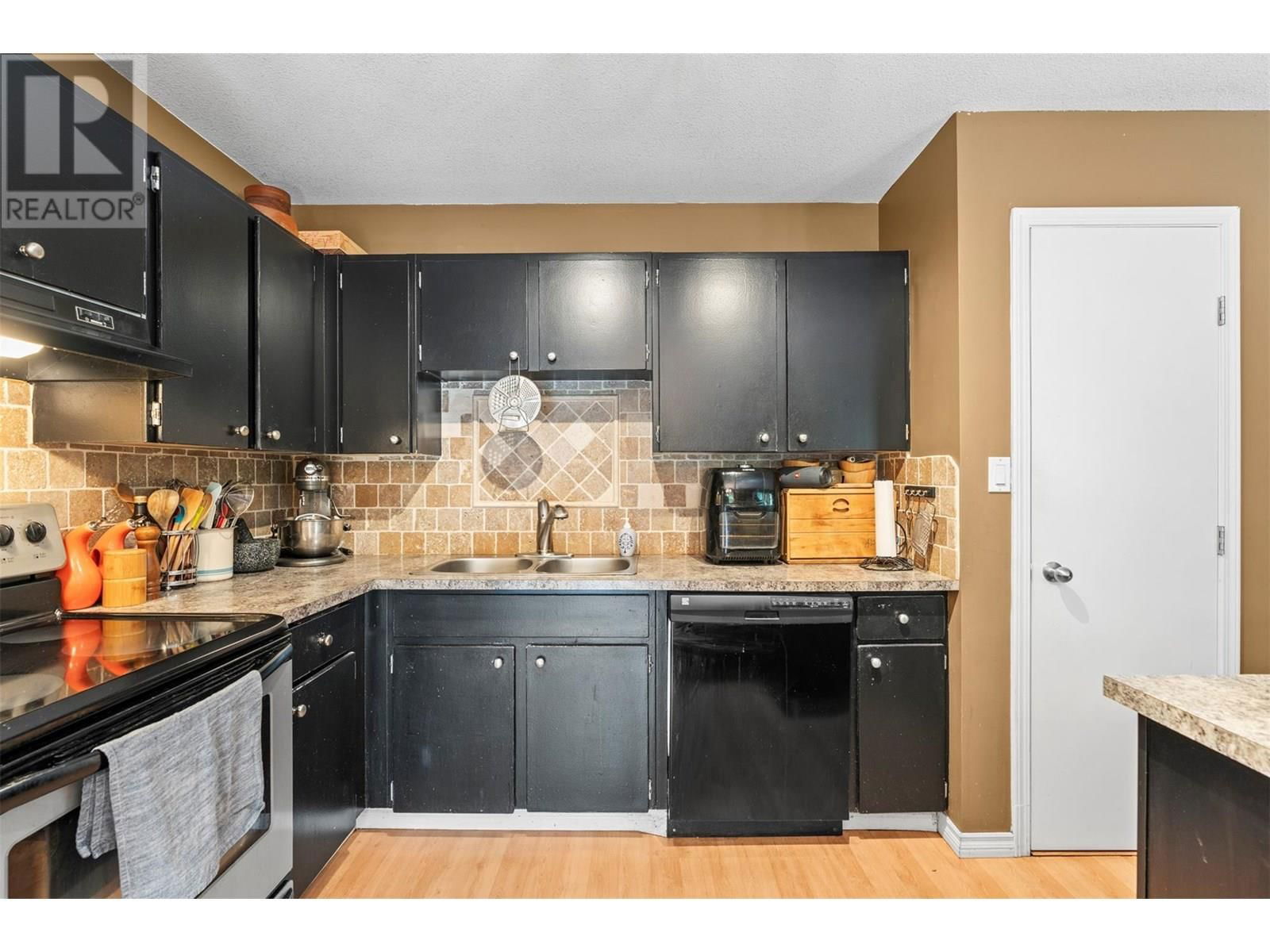 2691 ROSEDALE PLACE Image 32