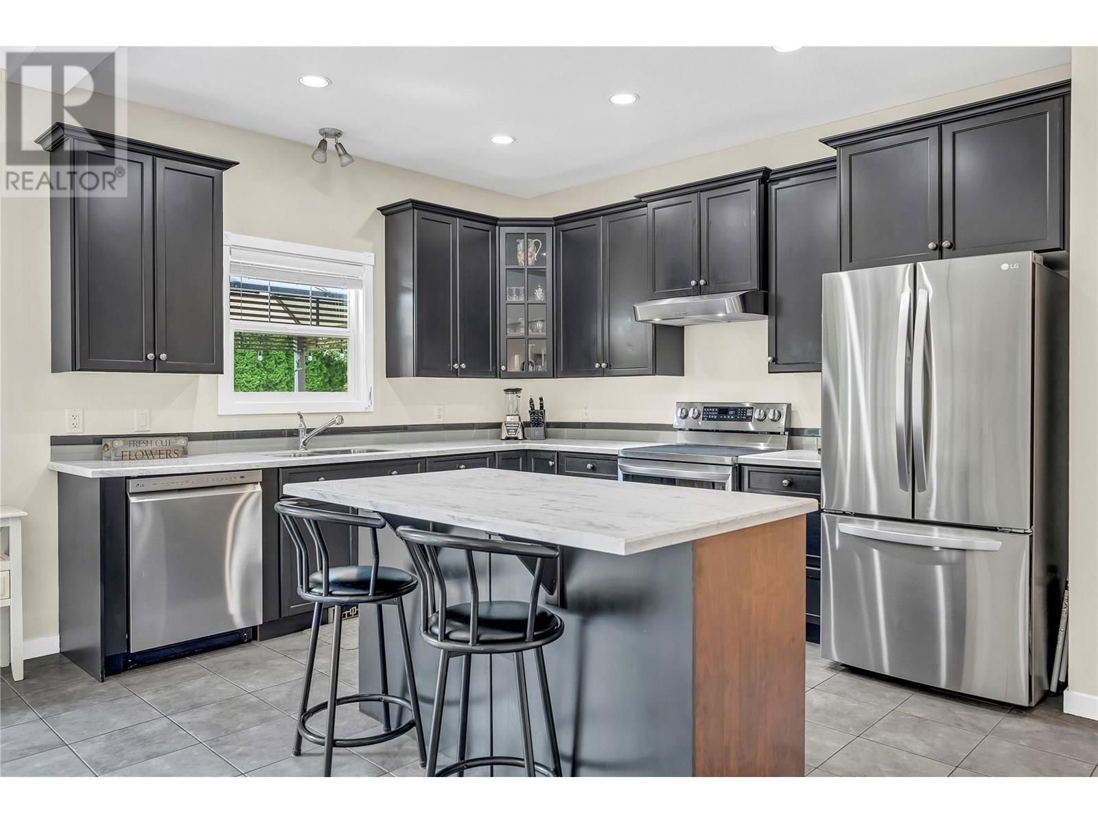 137 WALTON CRESCENT Image 3