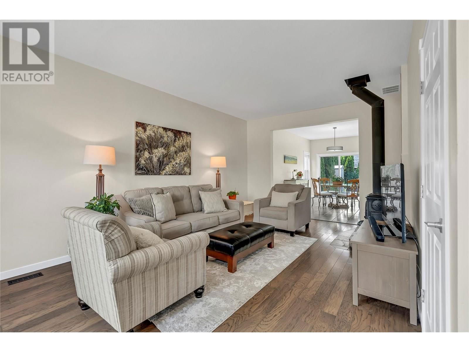 137 WALTON CRESCENT Image 4