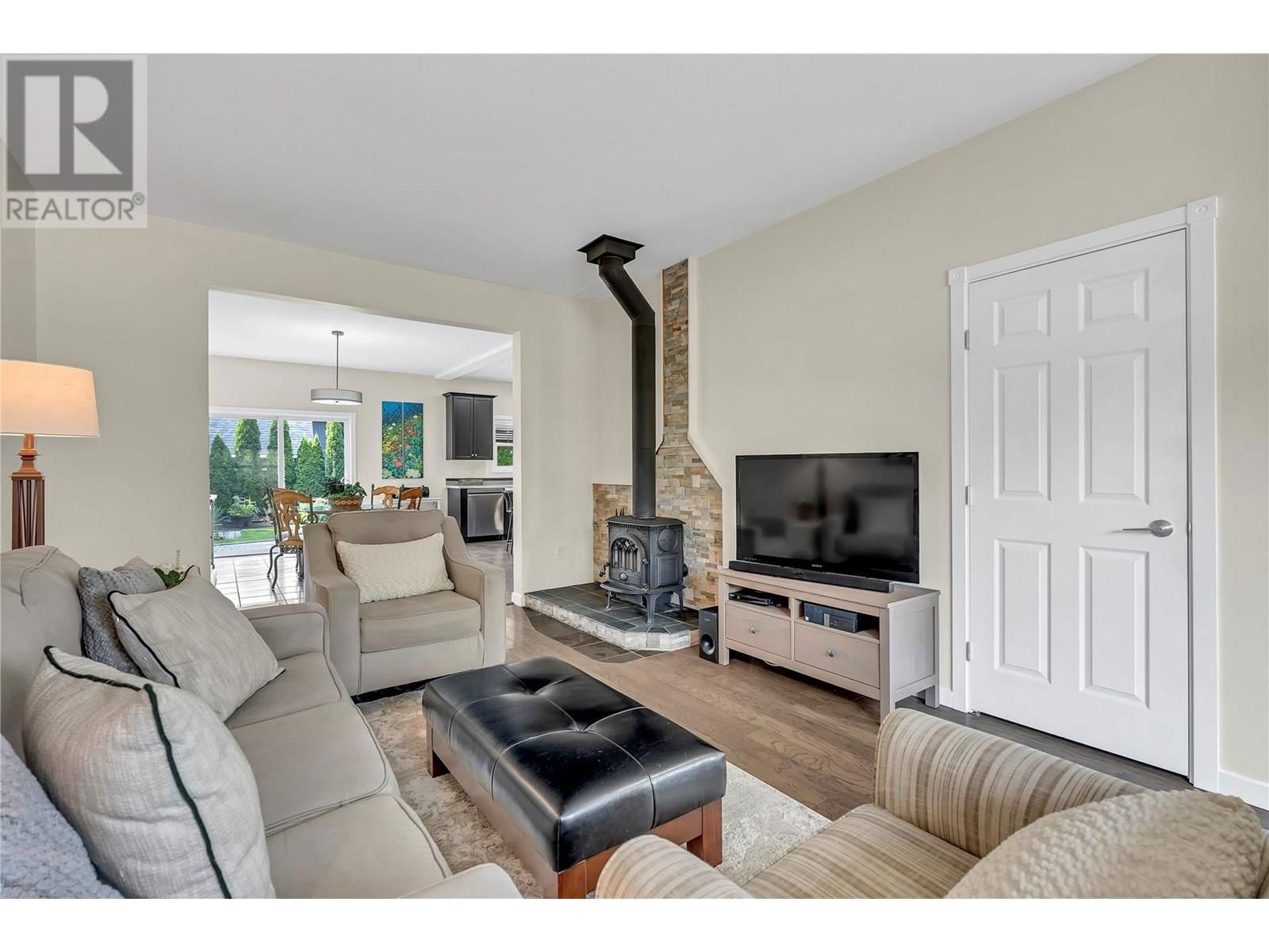 137 WALTON CRESCENT Image 5