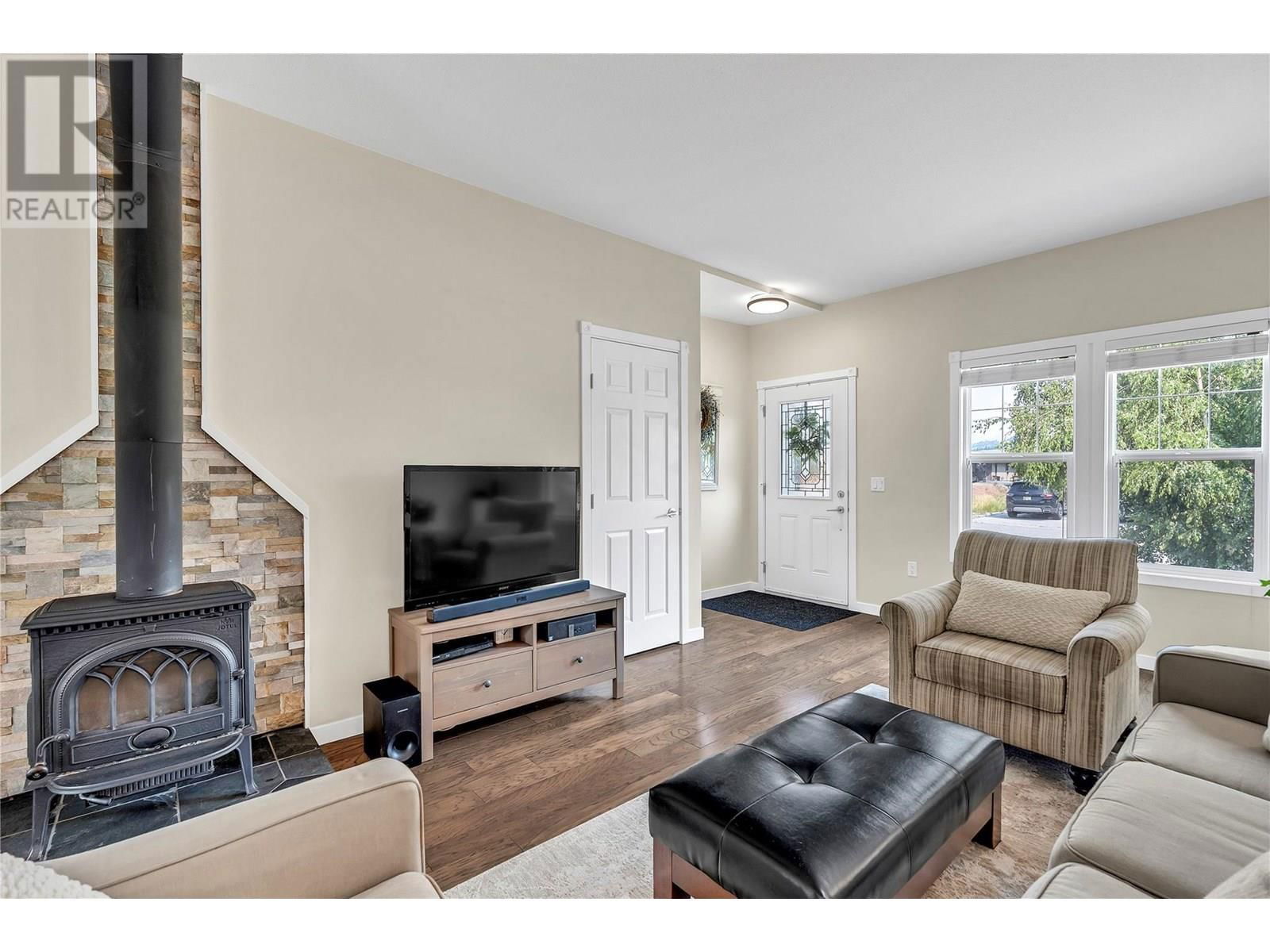 137 WALTON CRESCENT Image 6