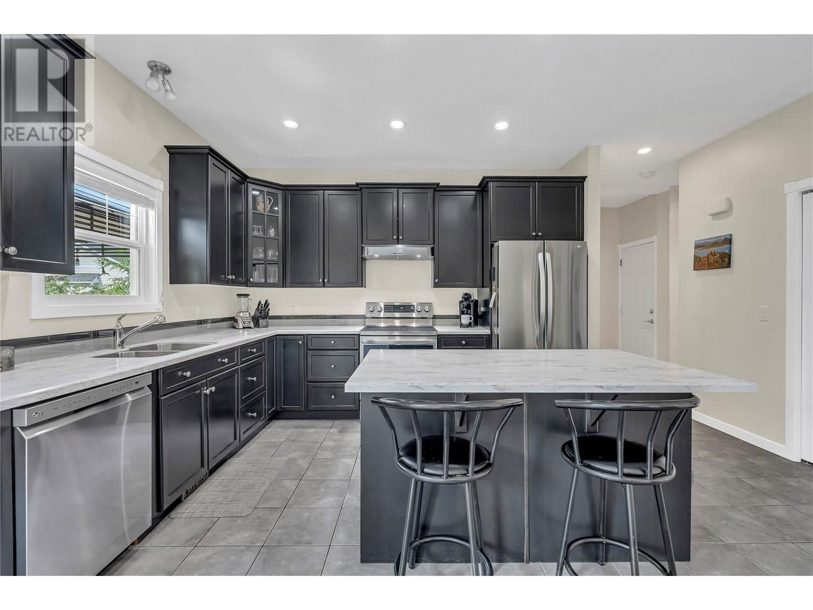 137 WALTON CRESCENT Image 9