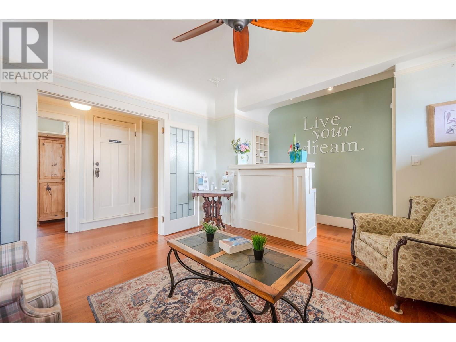 543 MARTIN STREET Image 10