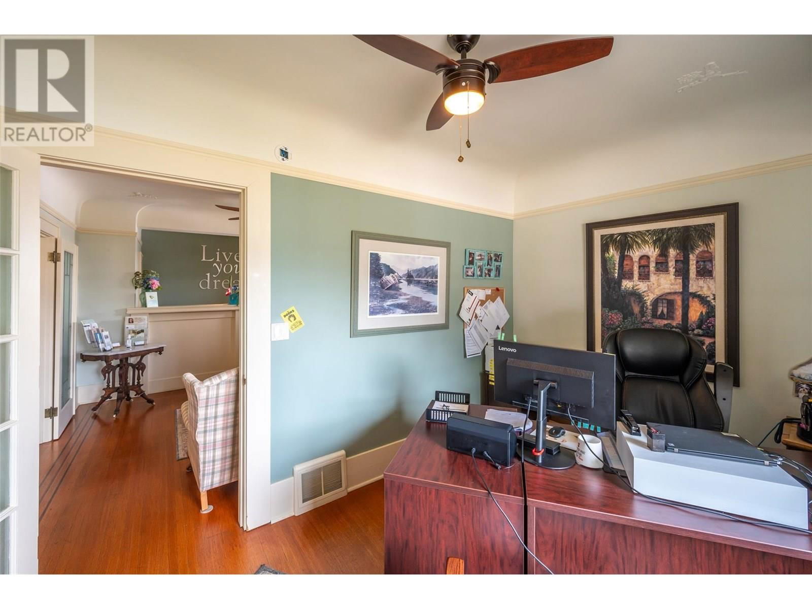 543 MARTIN STREET Image 13