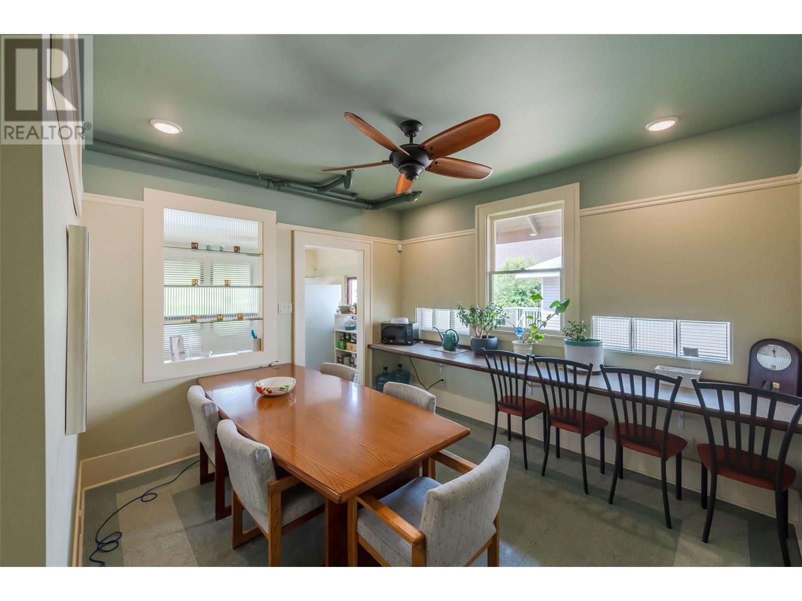 543 MARTIN STREET Image 19
