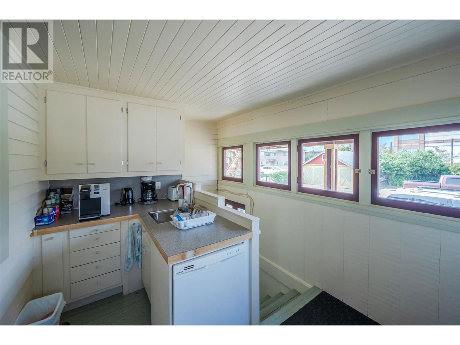 543 MARTIN STREET Image 23
