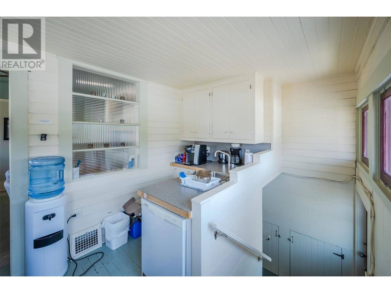 543 MARTIN STREET Image 24