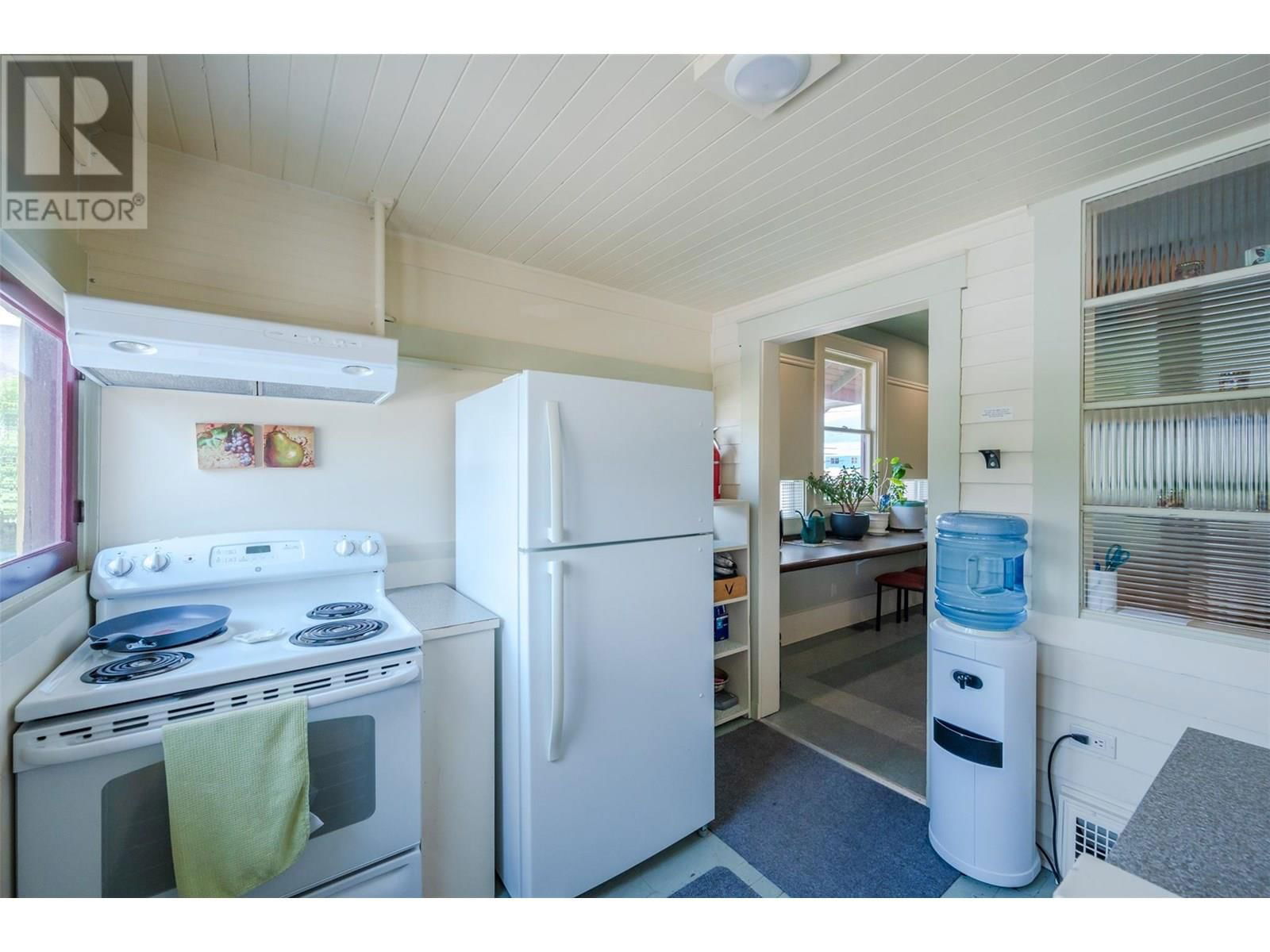 543 MARTIN STREET Image 25