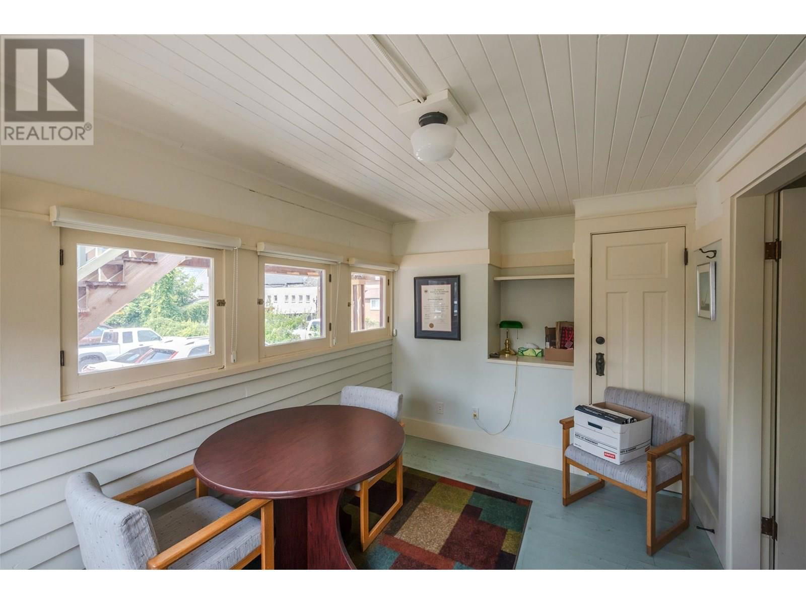 543 MARTIN STREET Image 29