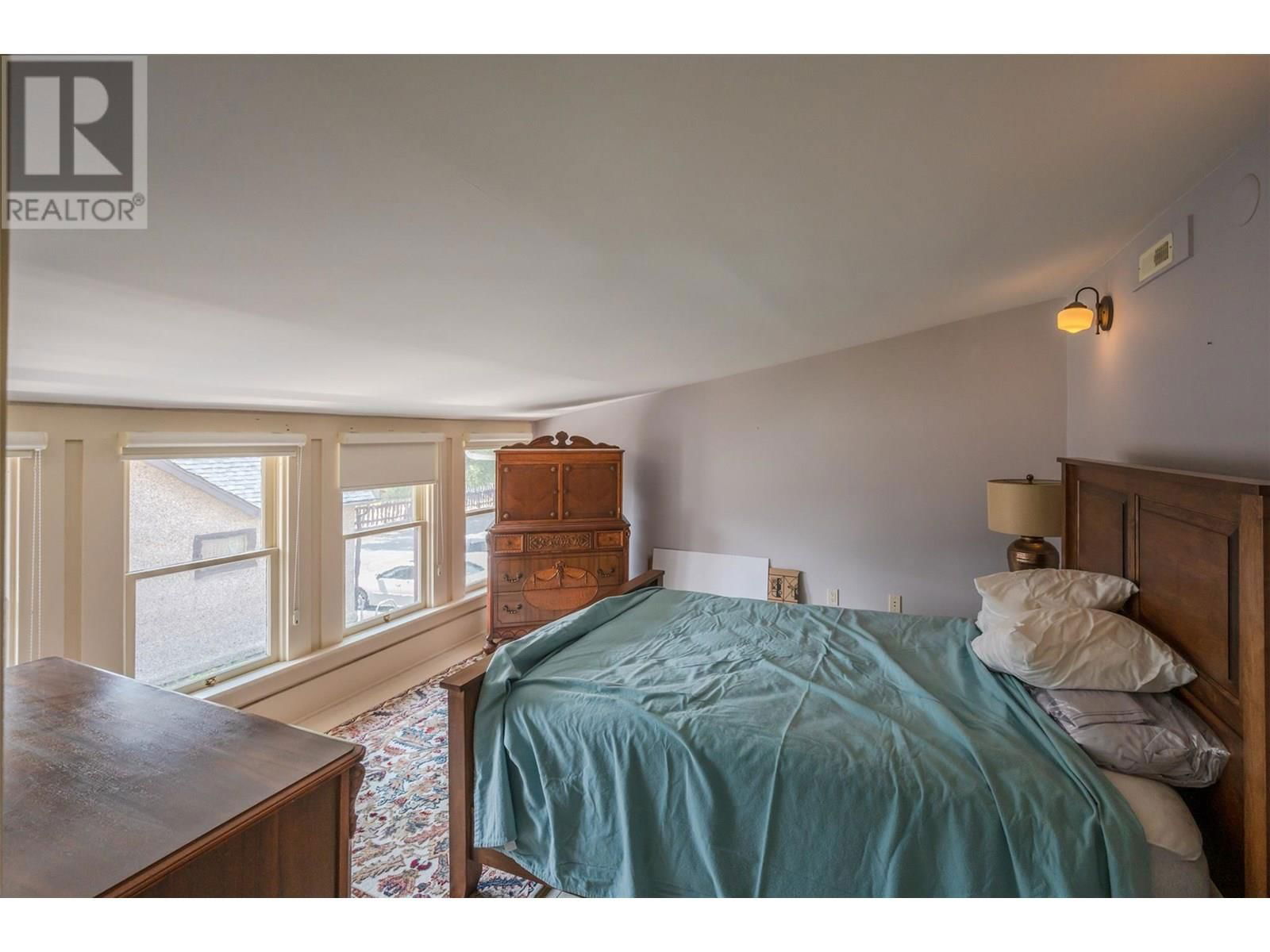 543 MARTIN STREET Image 30