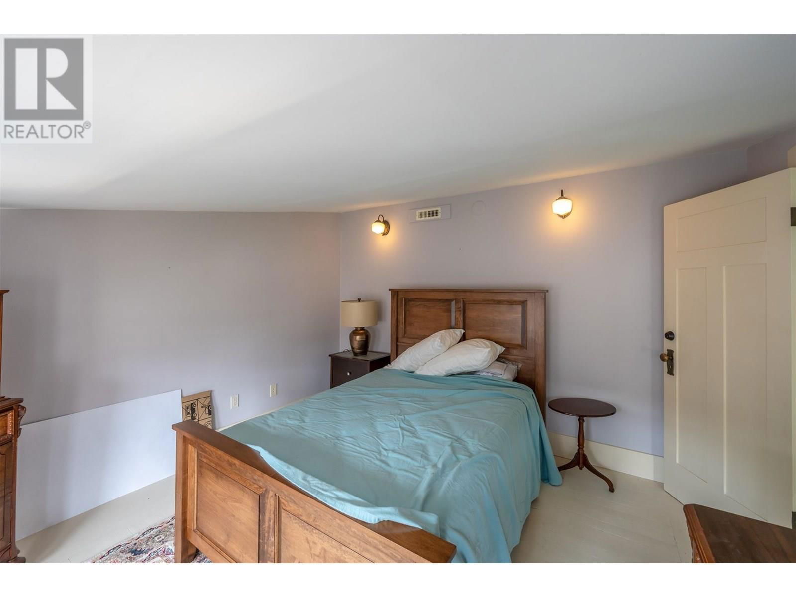 543 MARTIN STREET Image 31
