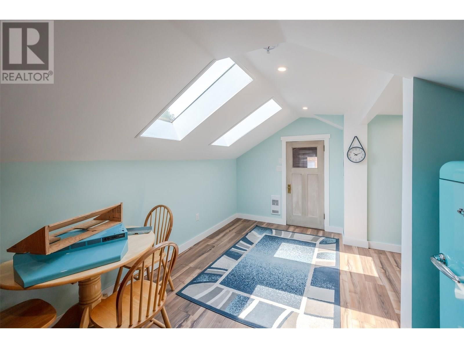 543 MARTIN STREET Image 36