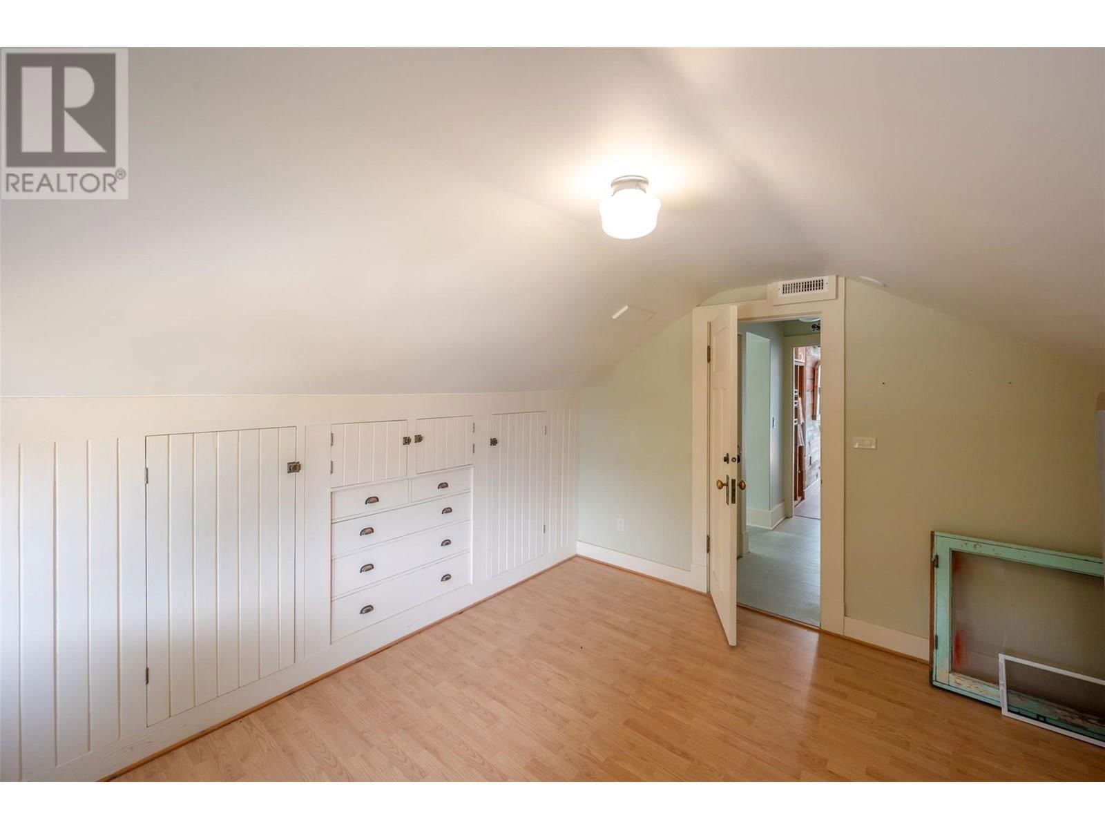 543 MARTIN STREET Image 44