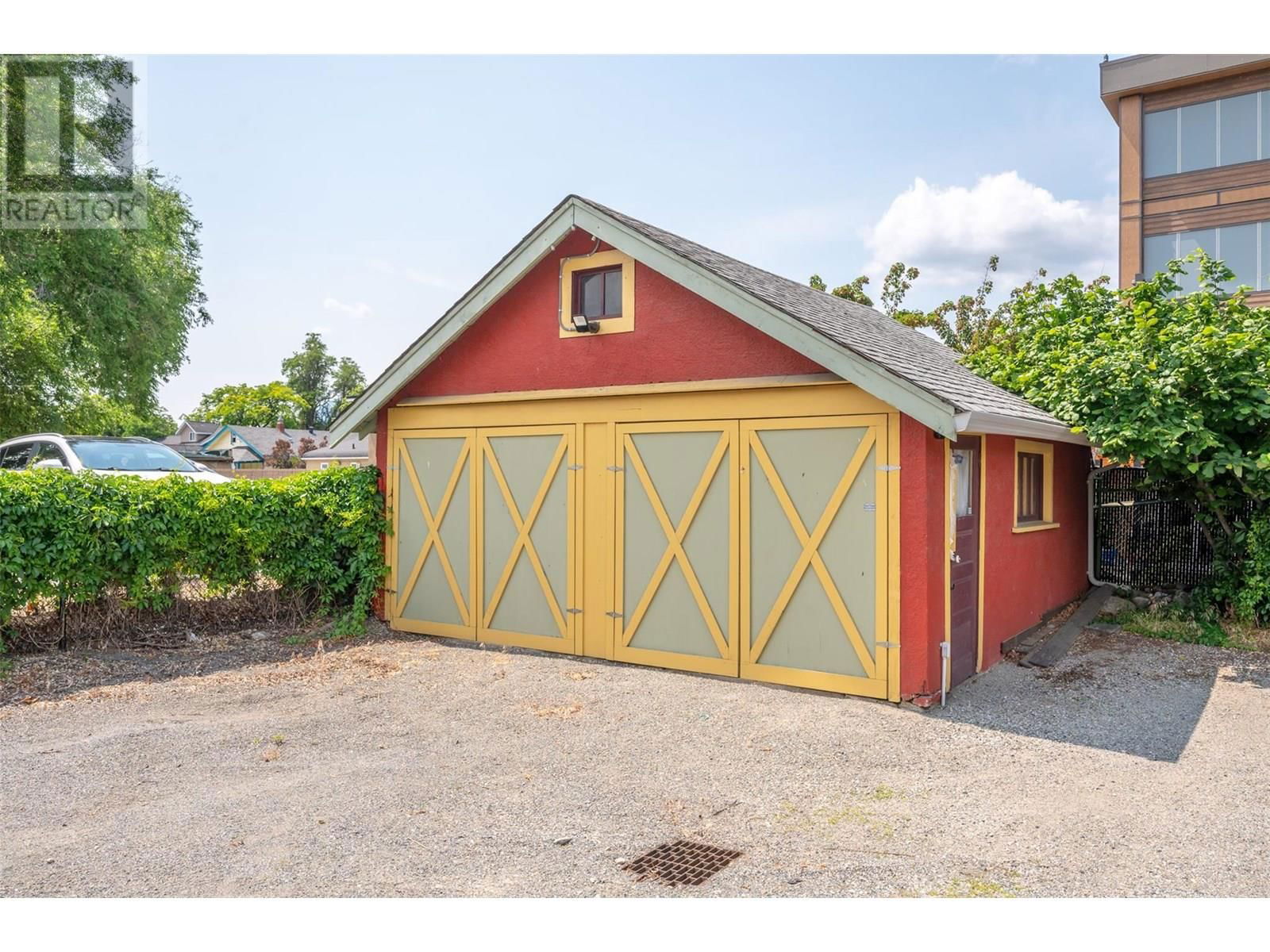 543 MARTIN STREET Image 51