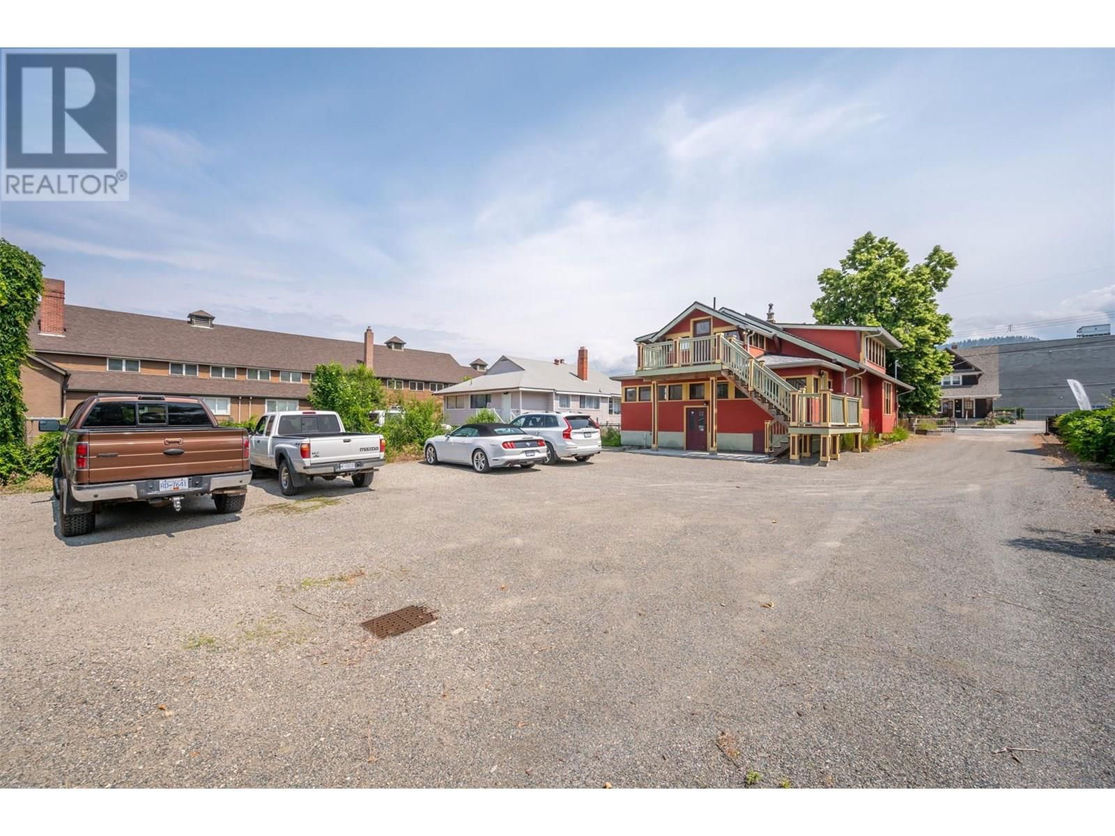 543 MARTIN STREET Image 52