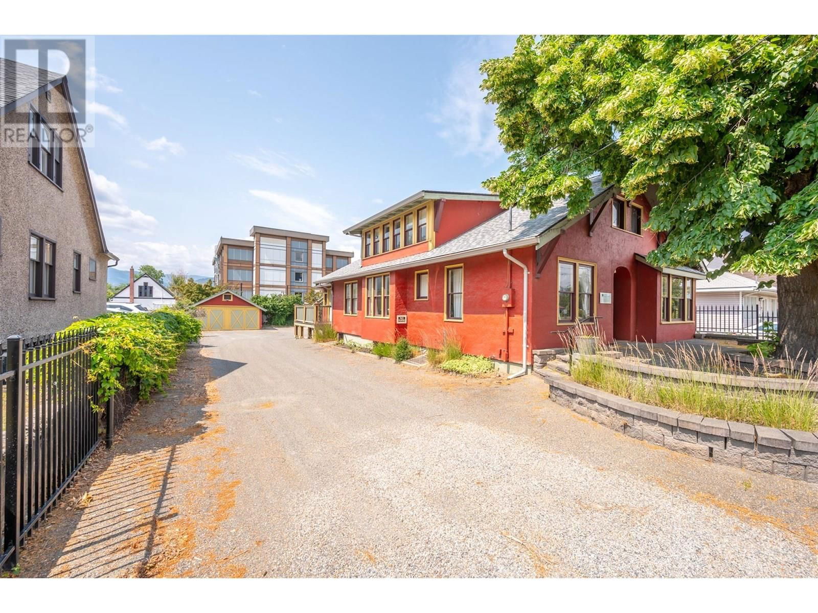 543 MARTIN STREET Image 58