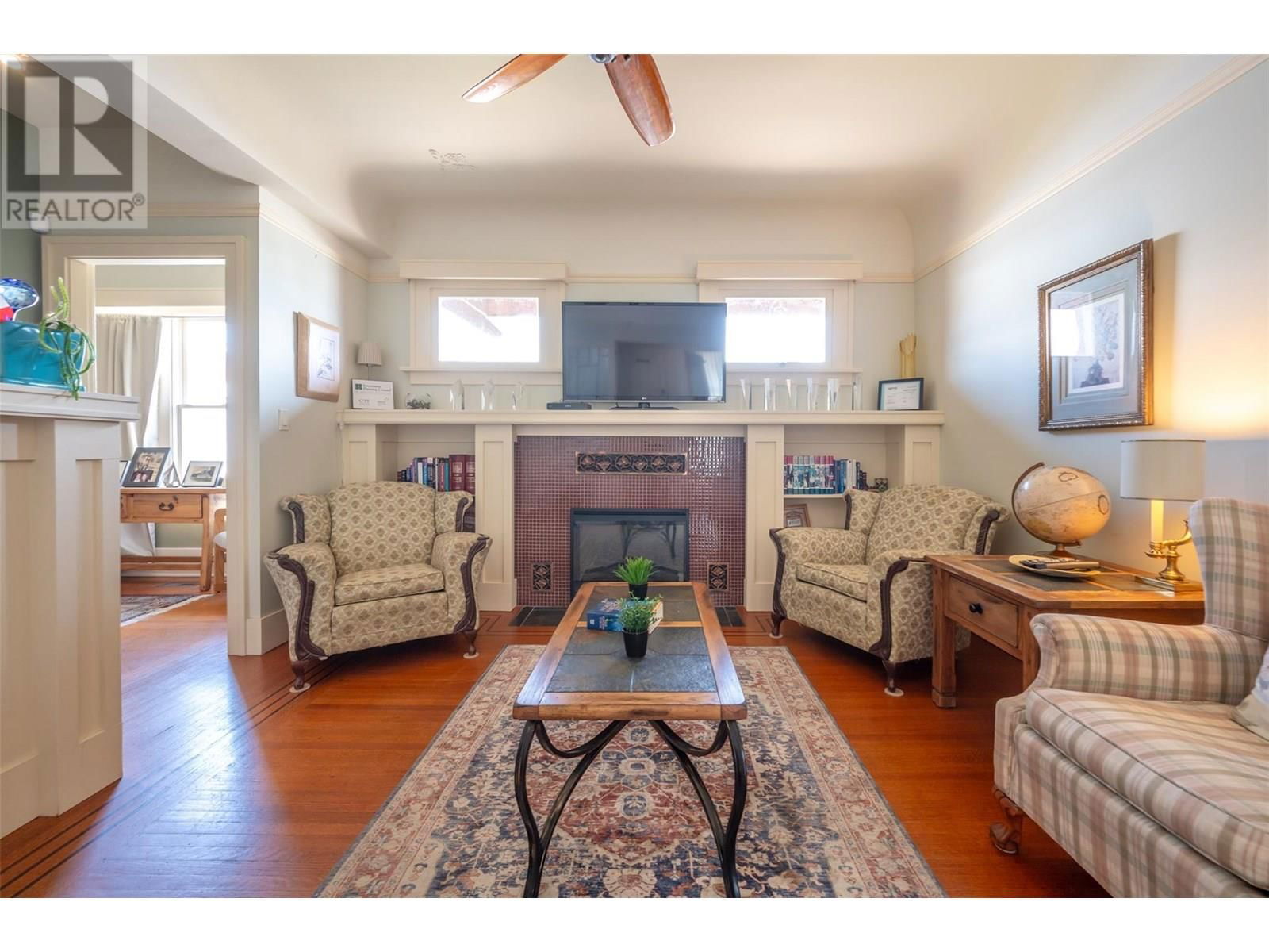 543 MARTIN STREET Image 6