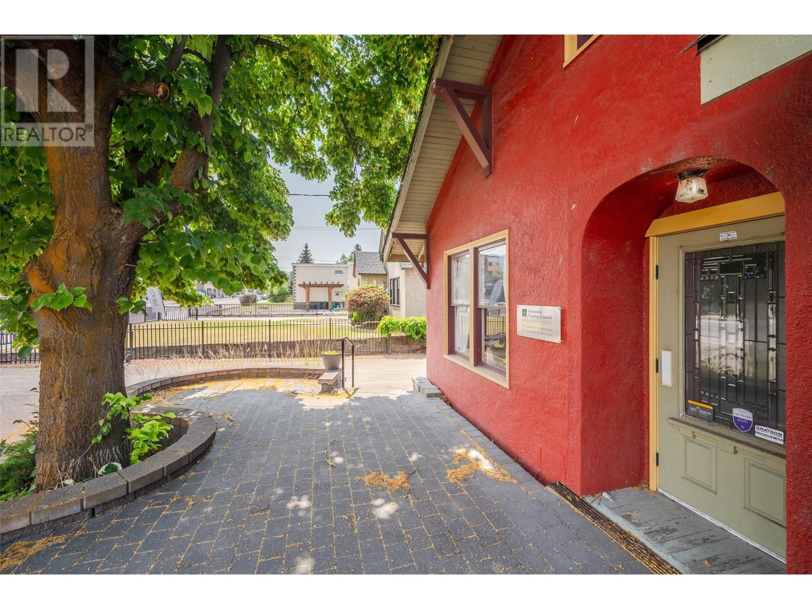 543 MARTIN STREET Image 63
