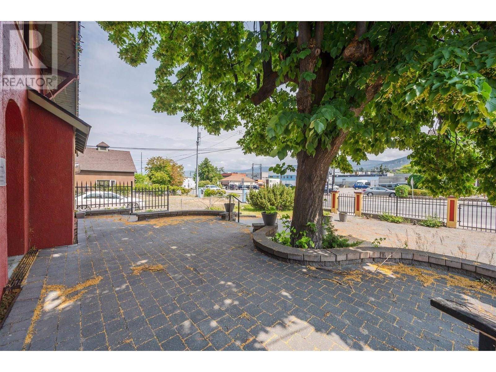 543 MARTIN STREET Image 64