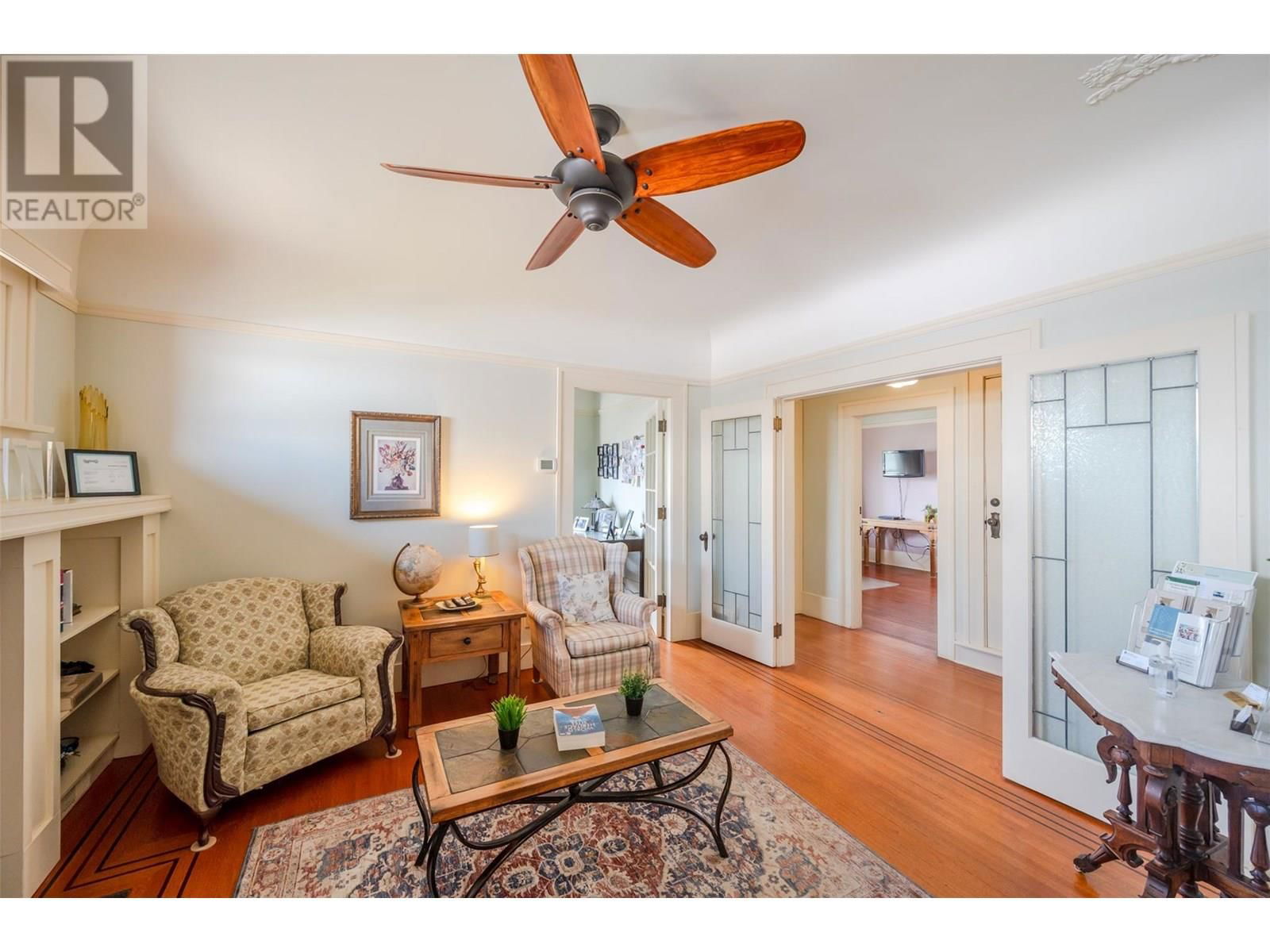 543 MARTIN STREET Image 7