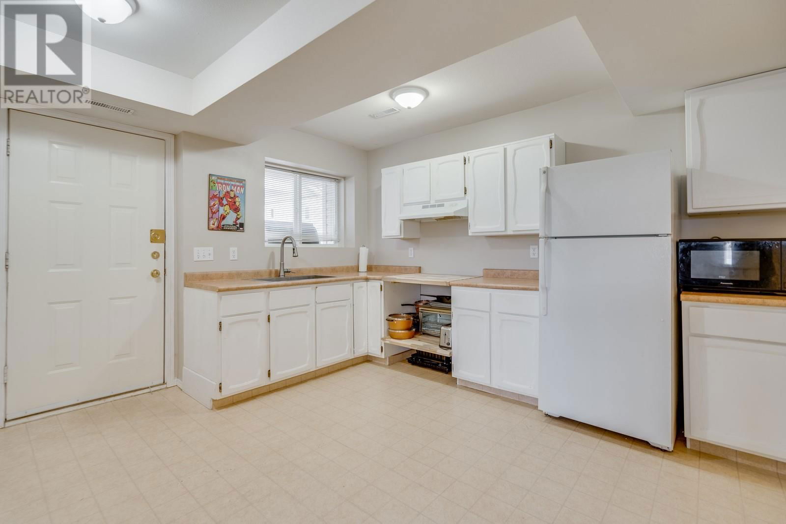 770 WHITE COURT Image 24