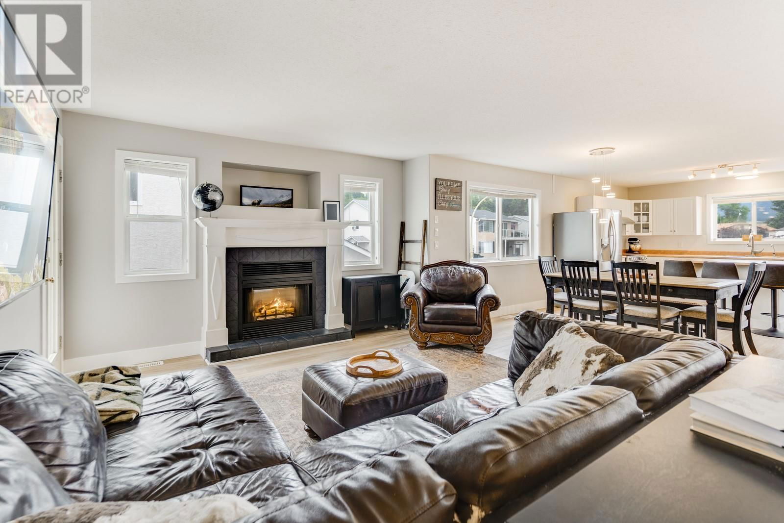 770 WHITE COURT Image 3