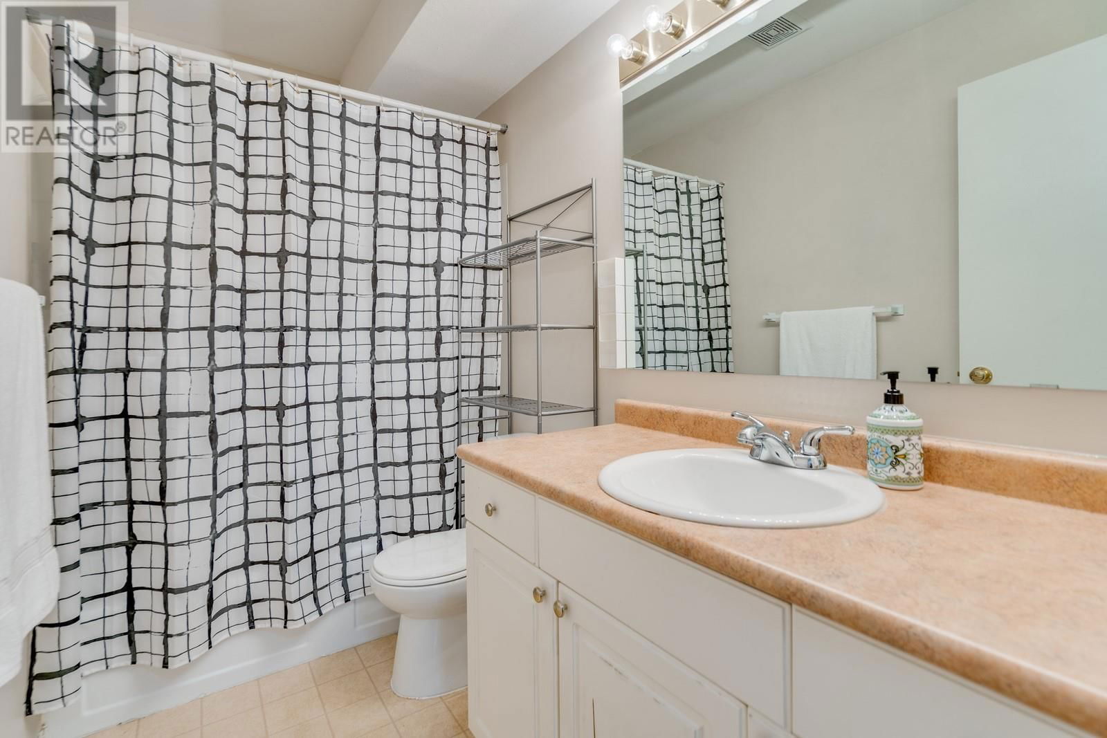 770 WHITE COURT Image 31
