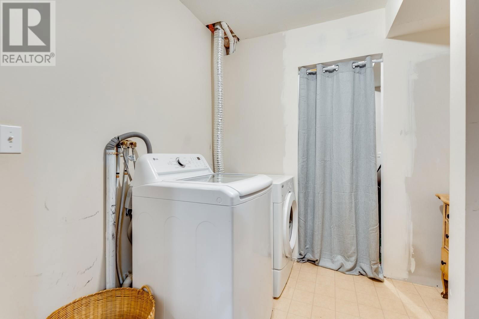 770 WHITE COURT Image 32