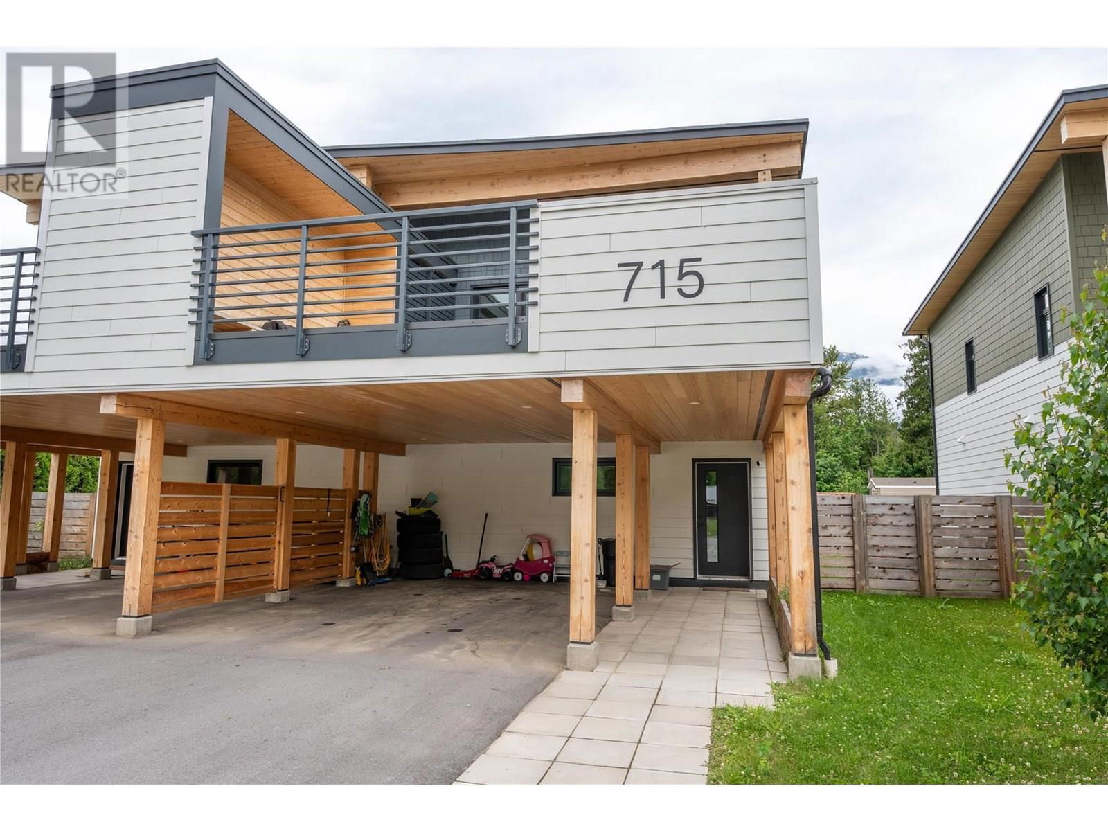 715 OLYNYK ROAD Image 1