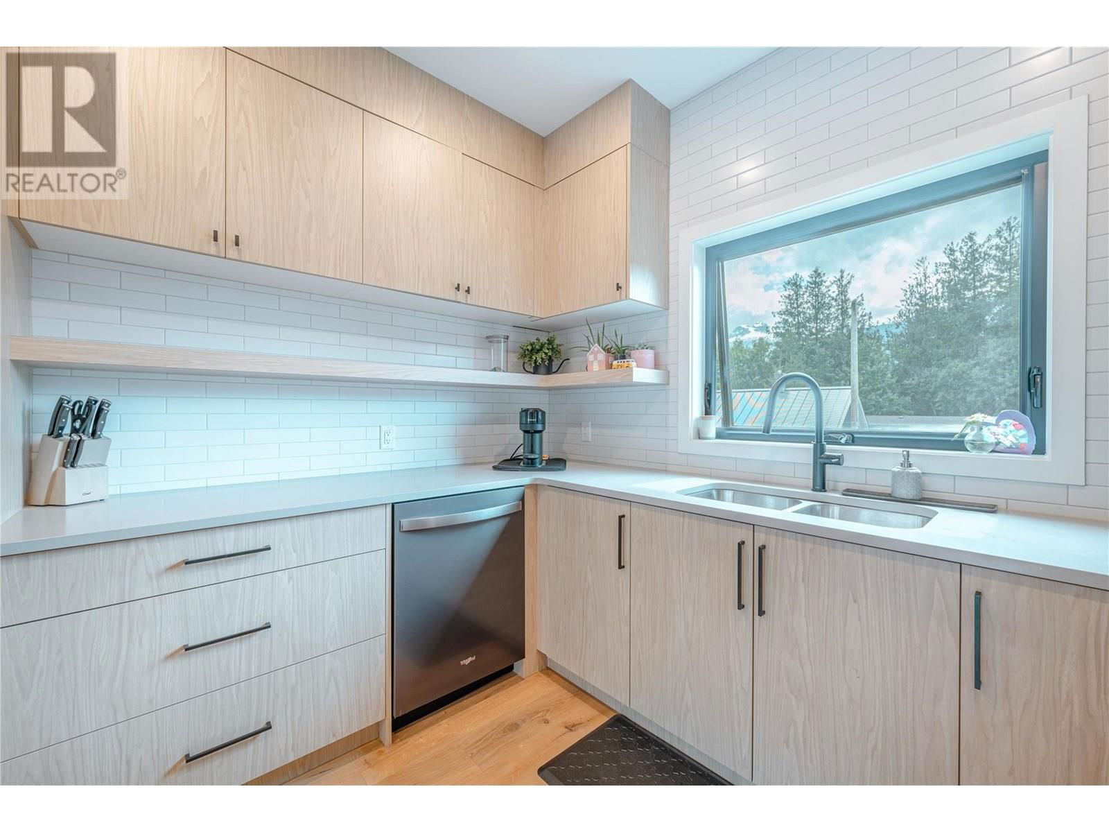 715 OLYNYK ROAD Image 20