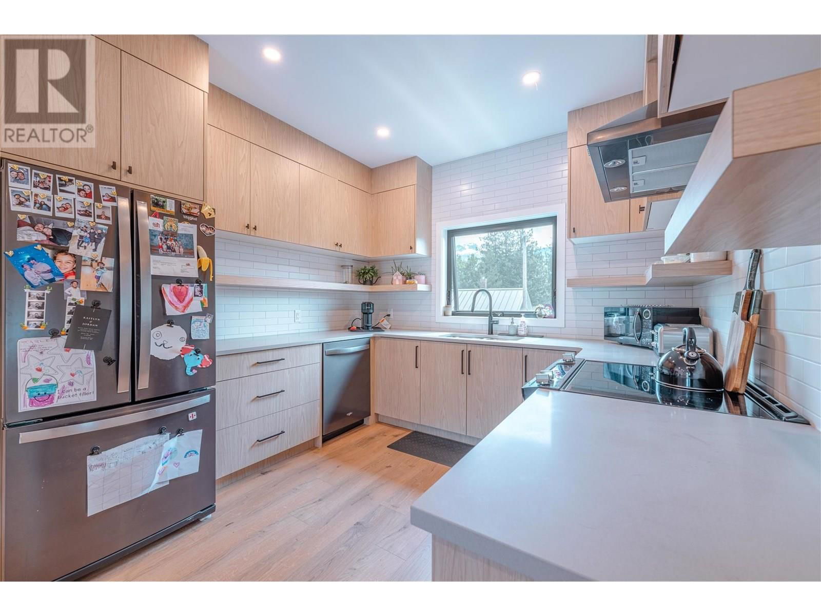 715 OLYNYK ROAD Image 21