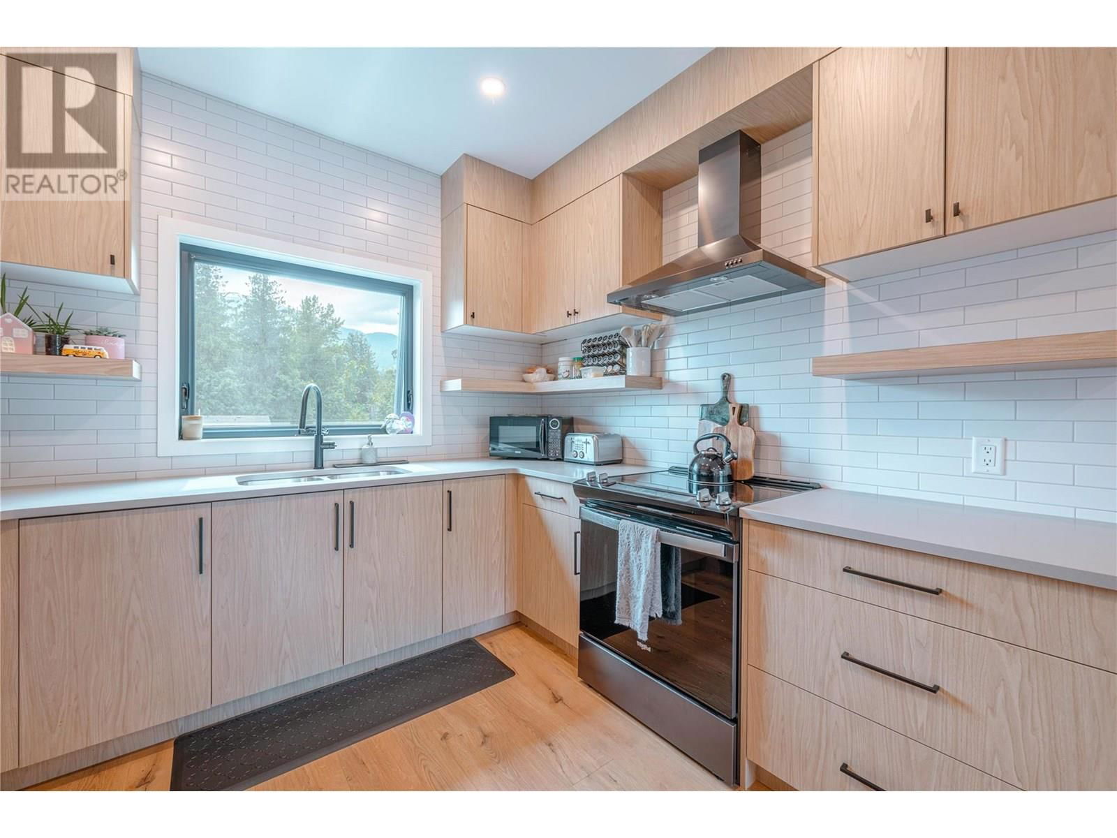 715 OLYNYK ROAD Image 22