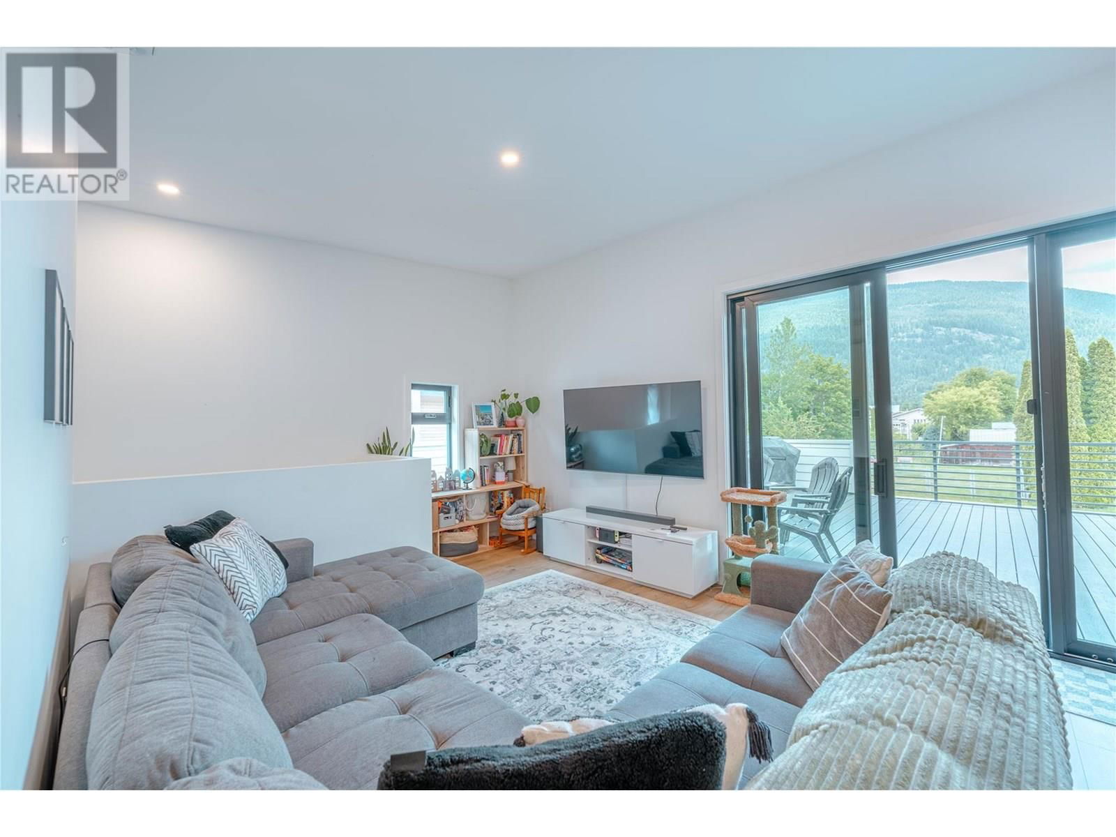 715 OLYNYK ROAD Image 29