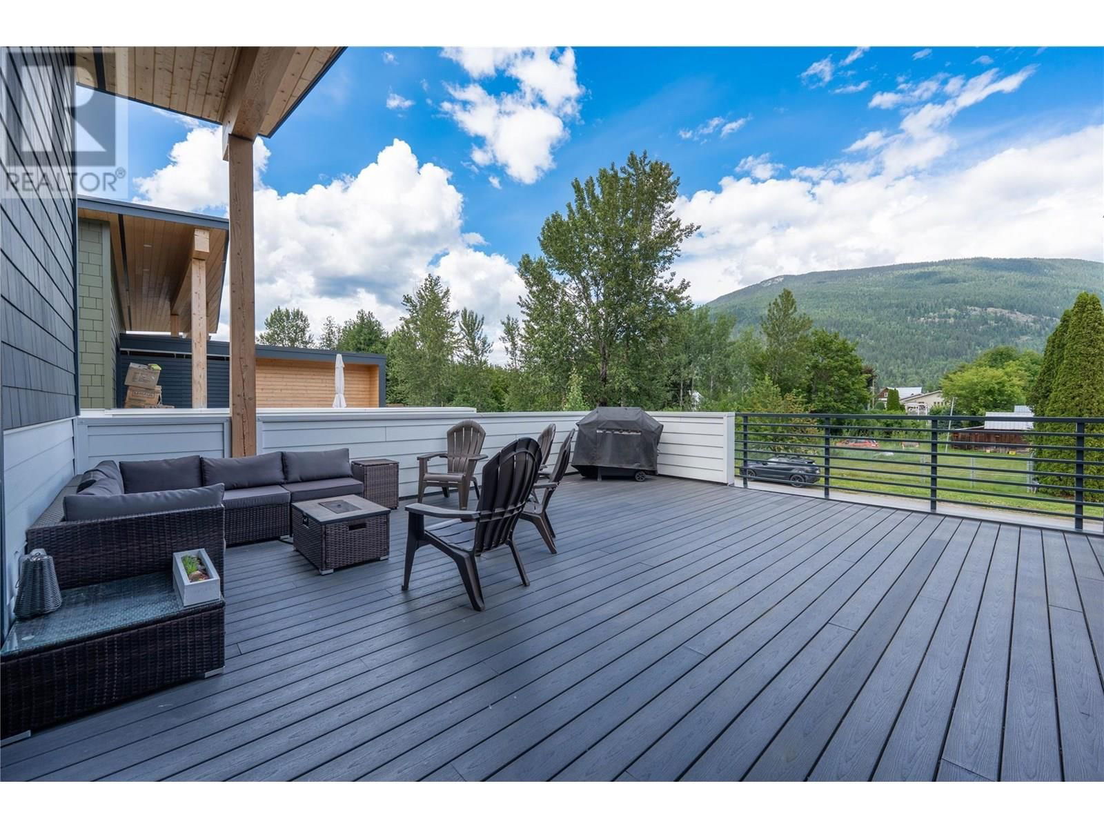 715 OLYNYK ROAD Image 32
