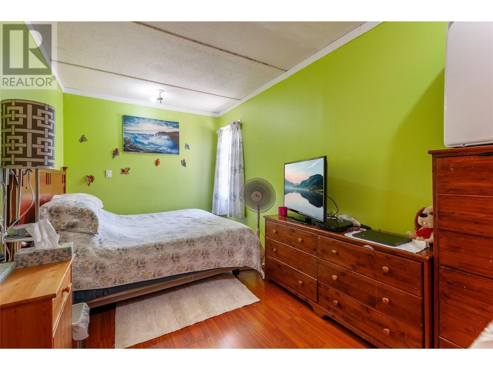 219 HASTINGS AVENUE Image 12