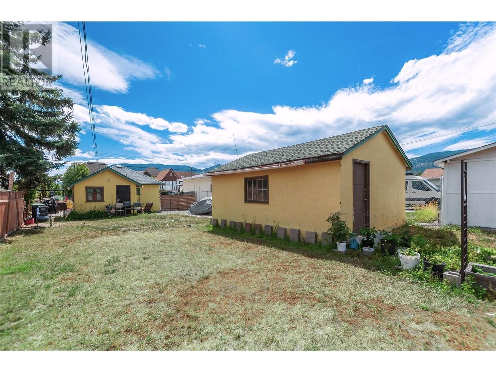 219 HASTINGS AVENUE Image 16