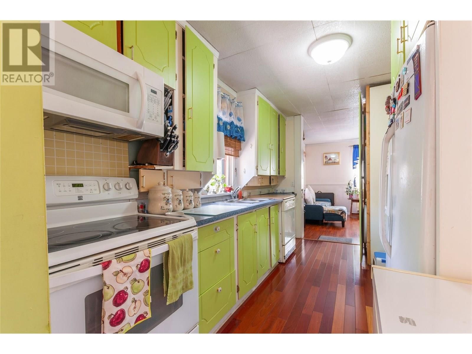 219 HASTINGS AVENUE Image 5