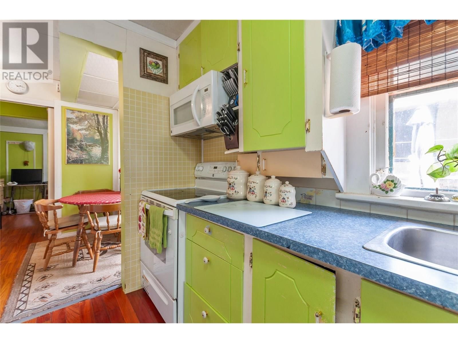 219 HASTINGS AVENUE Image 7