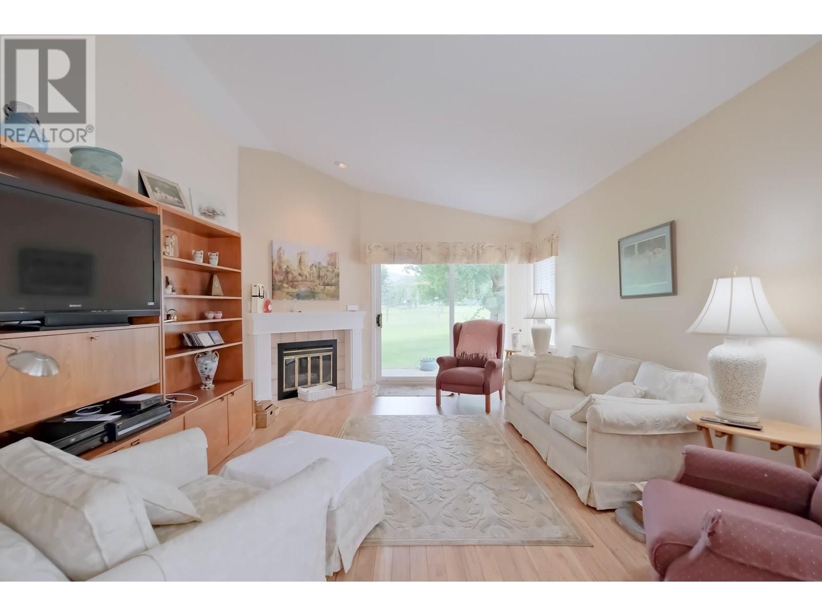 126 - 801 COMOX STREET Image 2