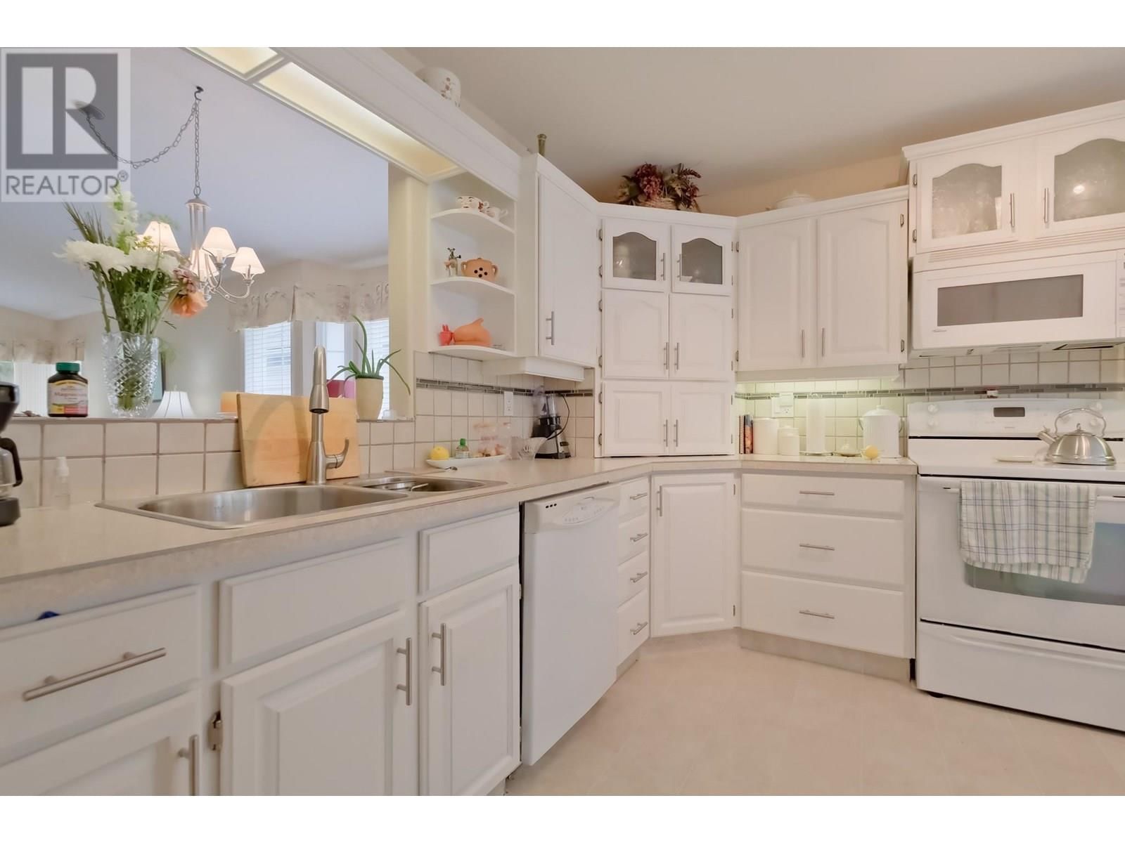 126 - 801 COMOX STREET Image 3