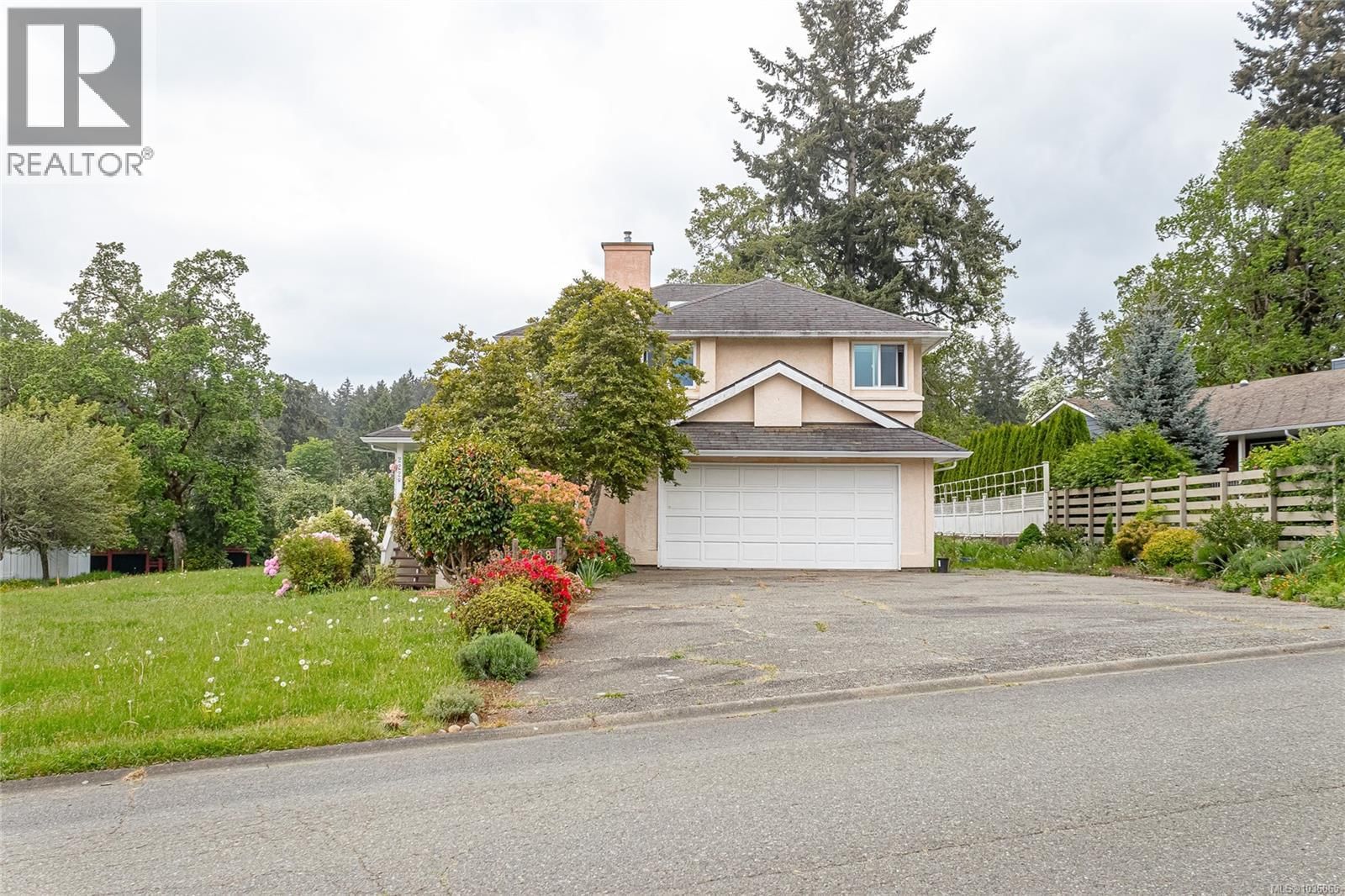 2228 Tarn Place property photo