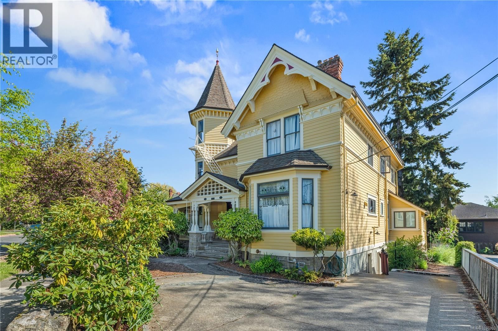 1171 Rockland Avenue, Victoria, British Columbia V8V 3H8