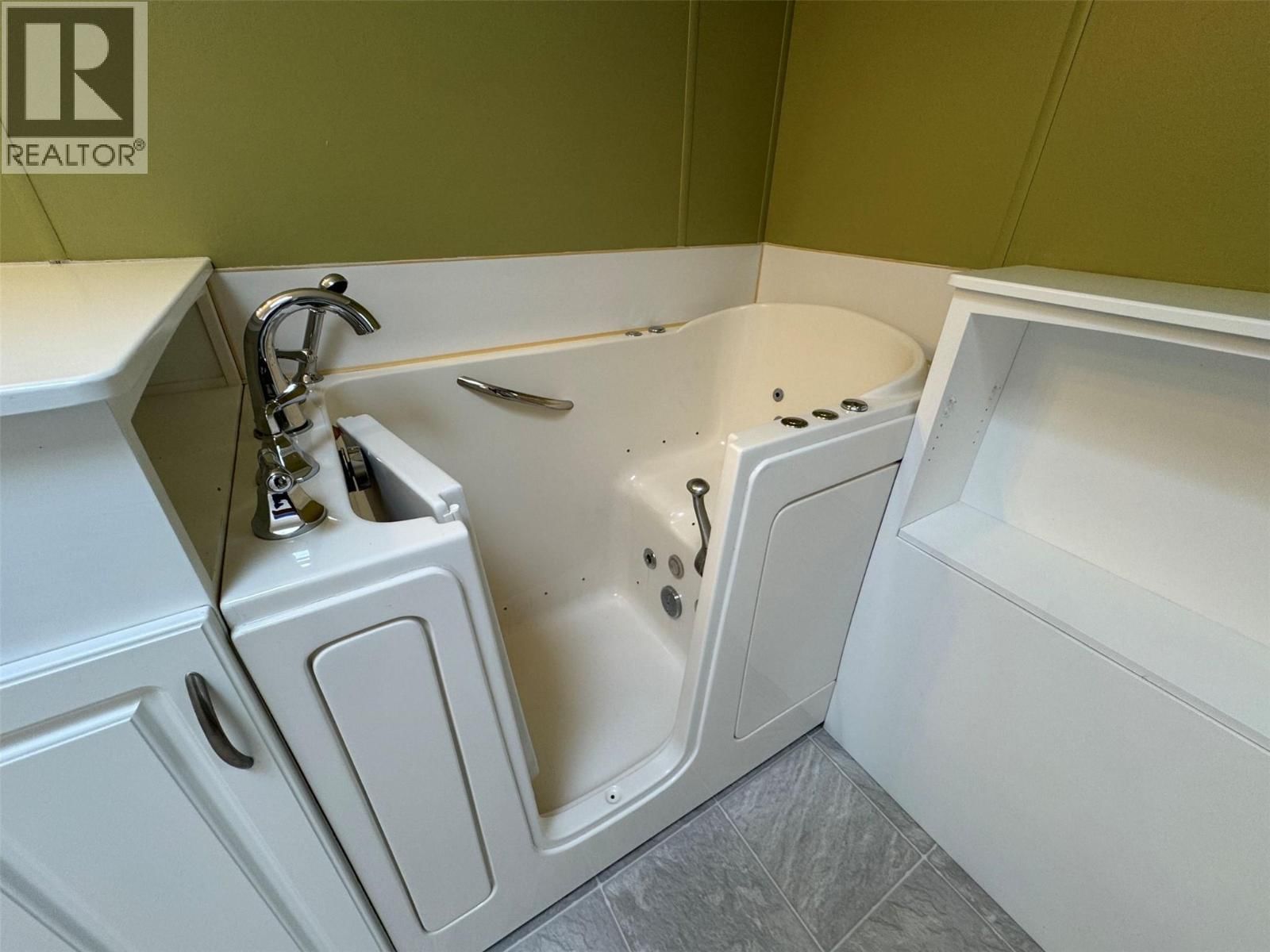 E4 - 5455 ALMOND GARDENS ROAD Image 12