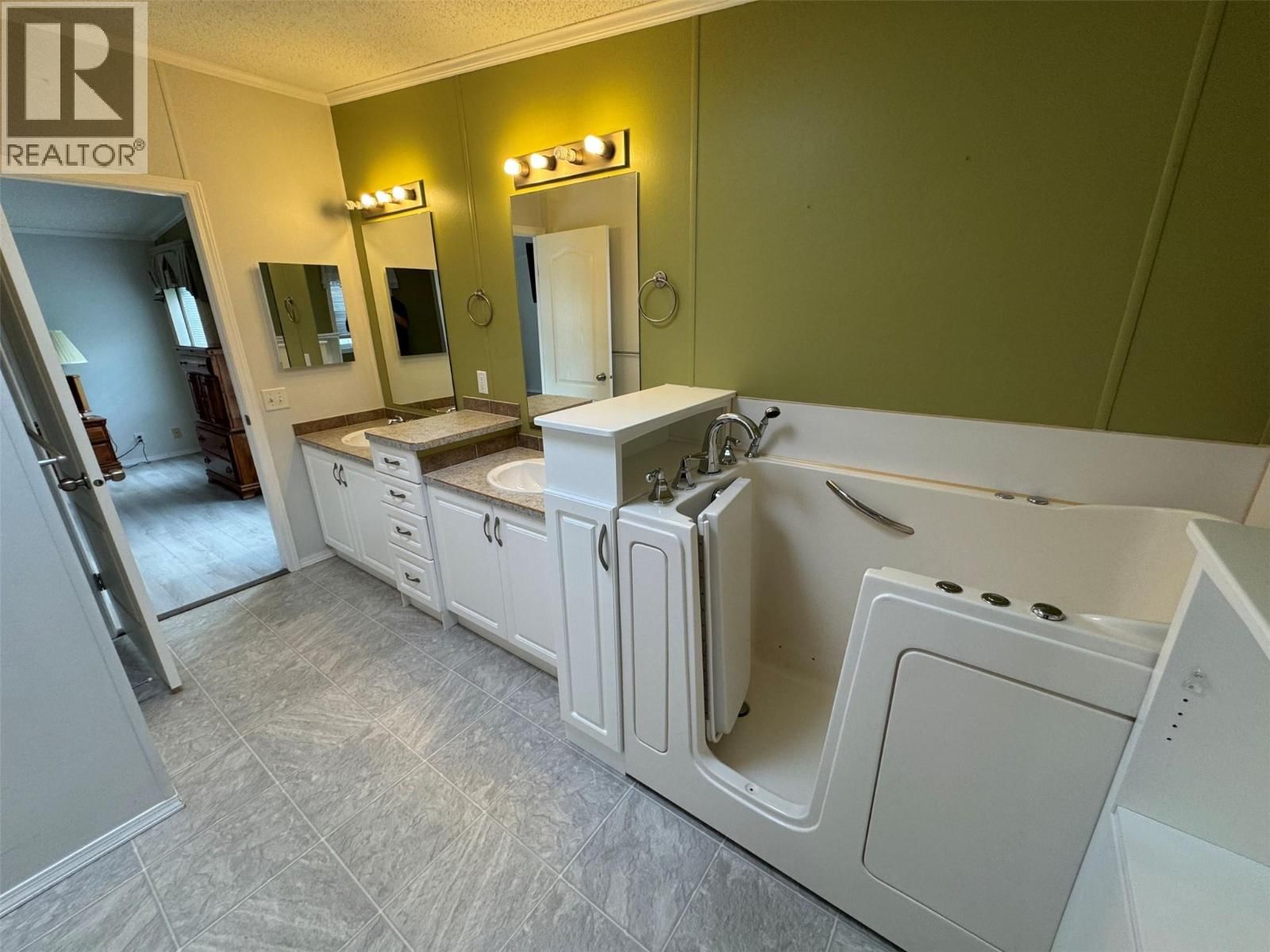 E4 - 5455 ALMOND GARDENS ROAD Image 13