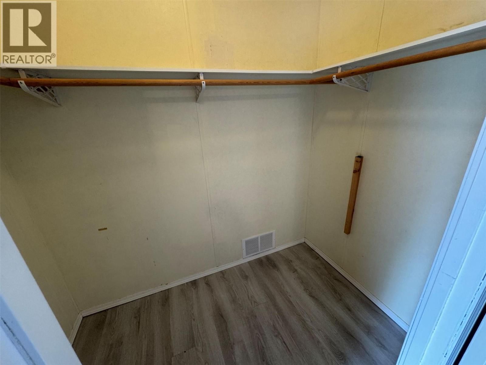 E4 - 5455 ALMOND GARDENS ROAD Image 14