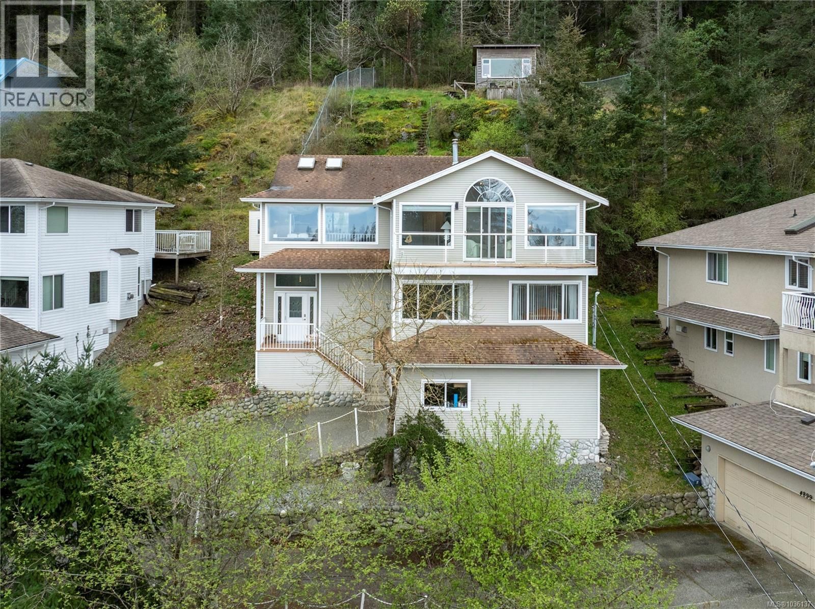 4895 Laguna Way property photo
