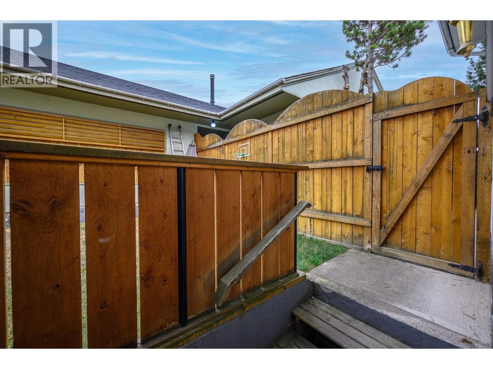 A2 - 3411 17 AVENUE Image 23