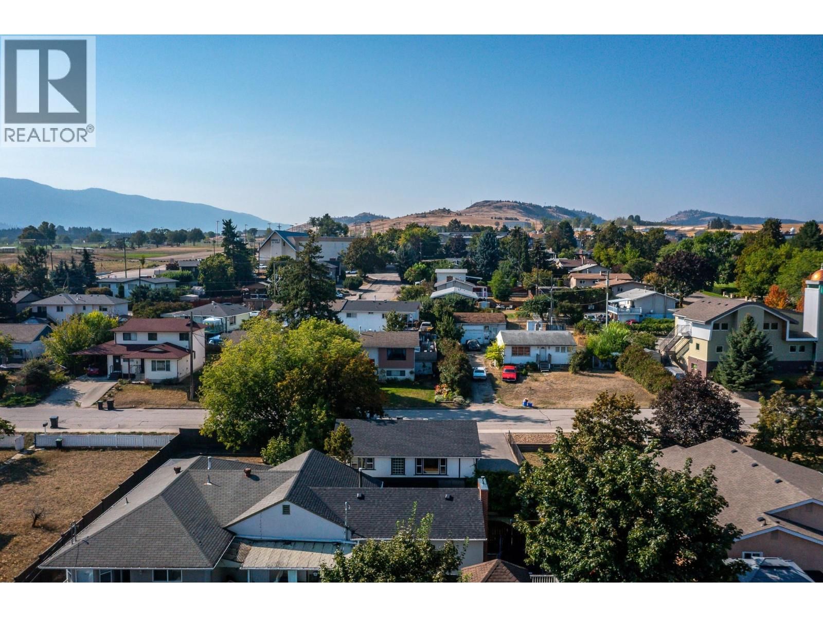 A2 - 3411 17 AVENUE Image 30